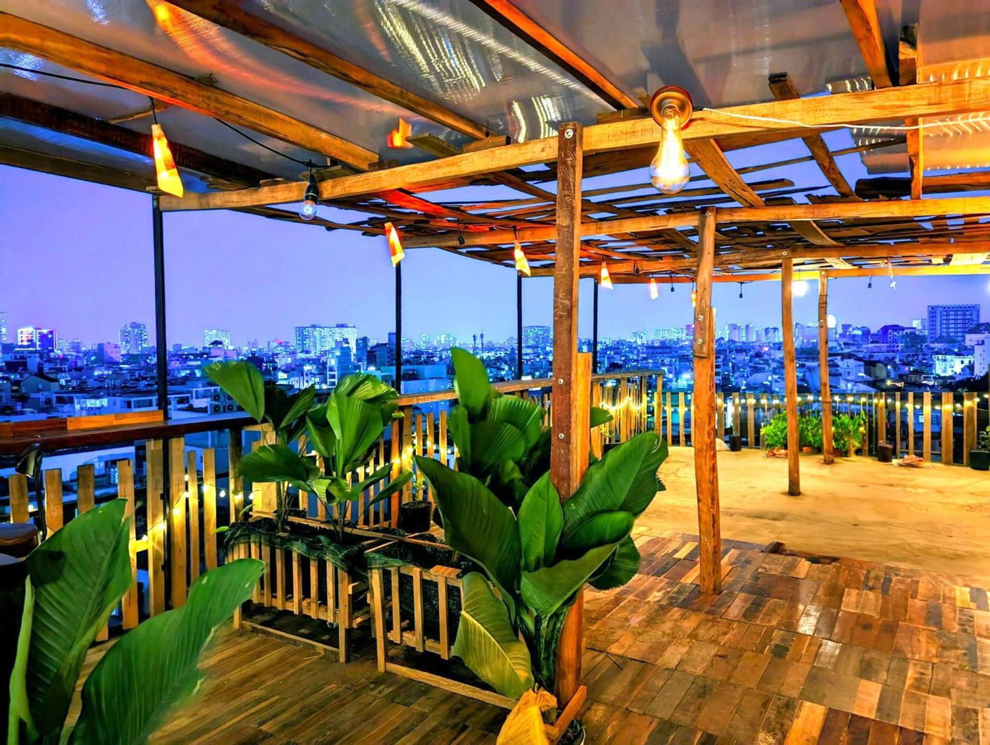 The Gk House Hostel, Ecolliving, Central City, Natural Wooden, Chill View Rooftop, Restaurant And Cocktail Bar Хошимин Екстериор снимка